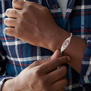 Mathew Nuqingaq – Bracelet Qayaq rouge