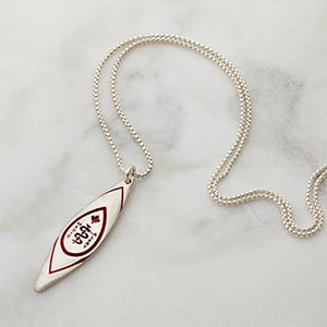 Mathew Nuqingaq – Collier Qayaq rouge
