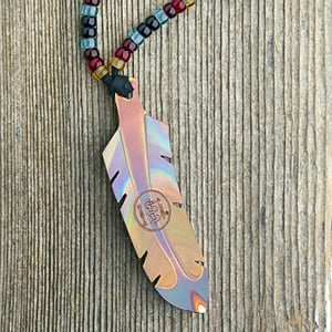 Collier Miskwaabik Miigwan avec lacet noir