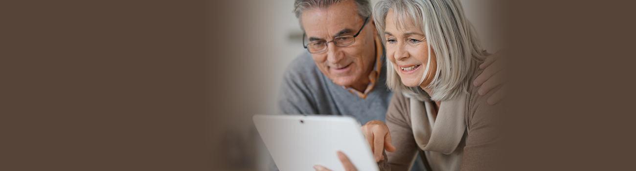 Elderly couple on the tablet