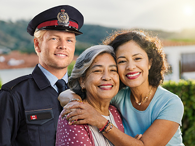 Police officer with wandering woman and daughter_400X300 Police officer with wandering woman and daughter_400X300