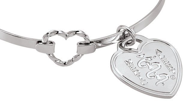 [I4626] The Sterling Collection - My Heart Hooked Bangle